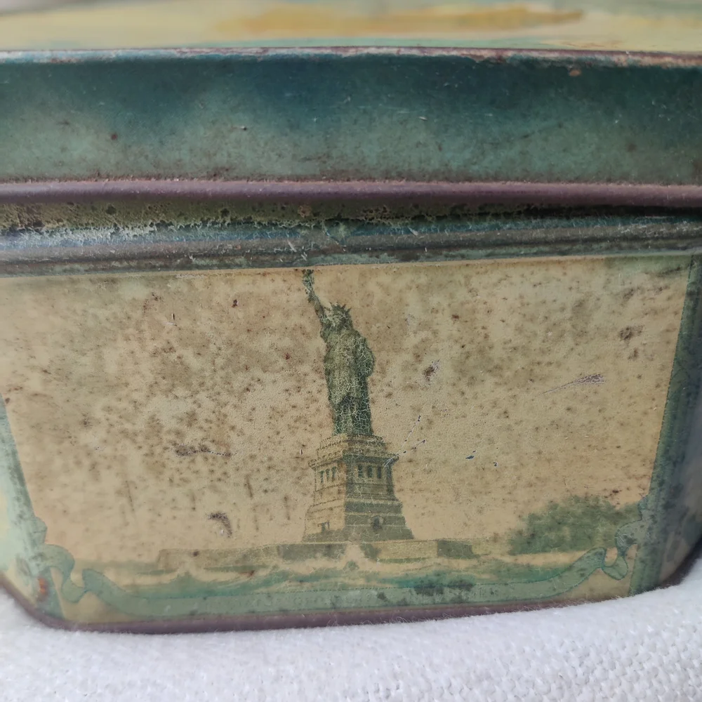 VTG Nautical Ship Biscuit Tin US Landmarks Handle Loose-Wiles Handle Octagon